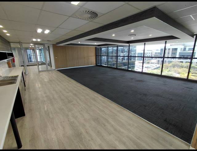 1,568M² OFFICE TO LET IN VORNA VALLEY